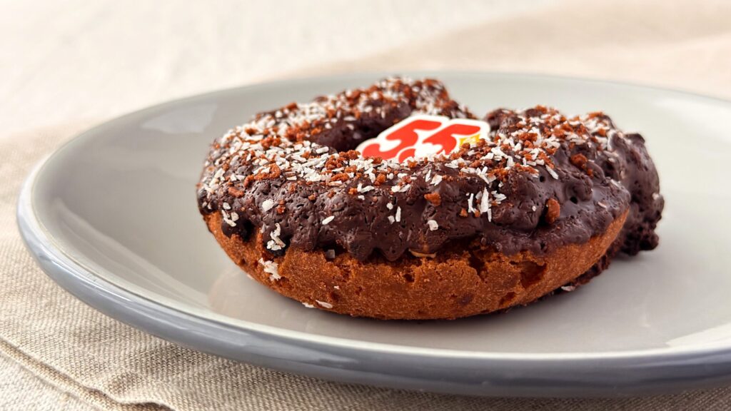 ミスタードーナツ_パッケージから取り出したネットオーダー限定「衝撃!焼きチョコブラックサンダーキャット」