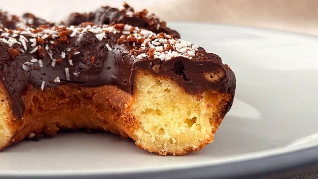 ミスタードーナツ_ネットオーダー限定「衝撃!焼きチョコブラックサンダーキャット」の断面