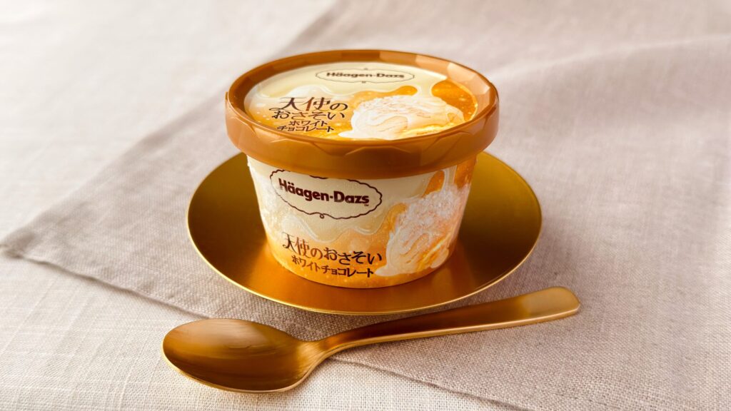 ハーゲンダッツ_スプーンが添えられた「天使のおさそい『ホワイトチョコレート』」のパッケージ