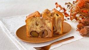 スターバックス_皿にのった「マロンパウンドケーキ」