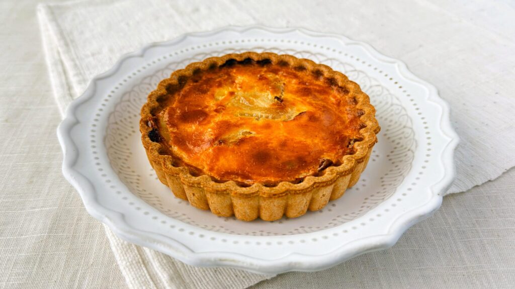 無印良品_焼きたての「ベーコンとチーズののキッシュ」の皿のせ