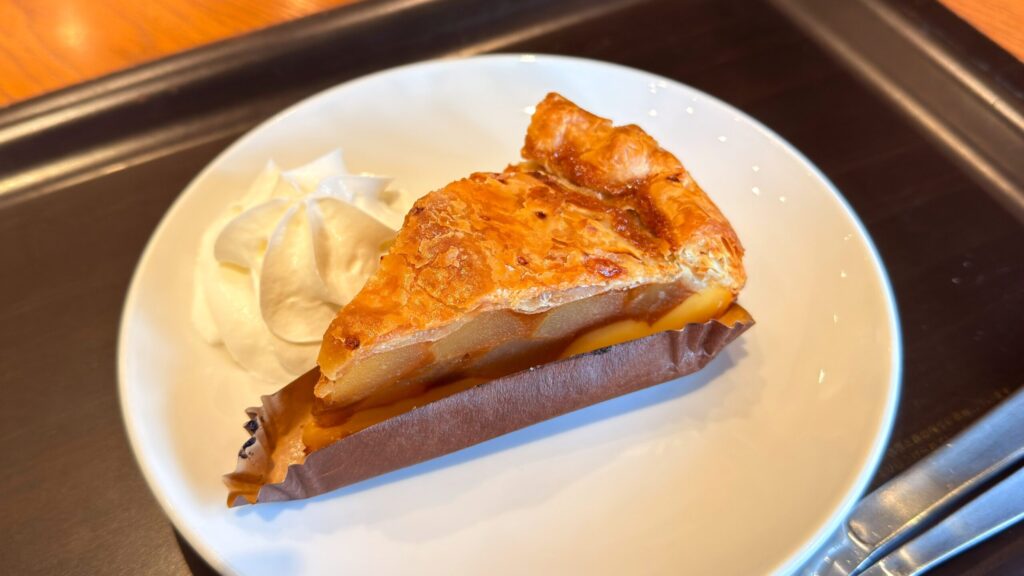 スターバックス_「青森県産2種のりんごカスタードアップルイ」にホイップ追加