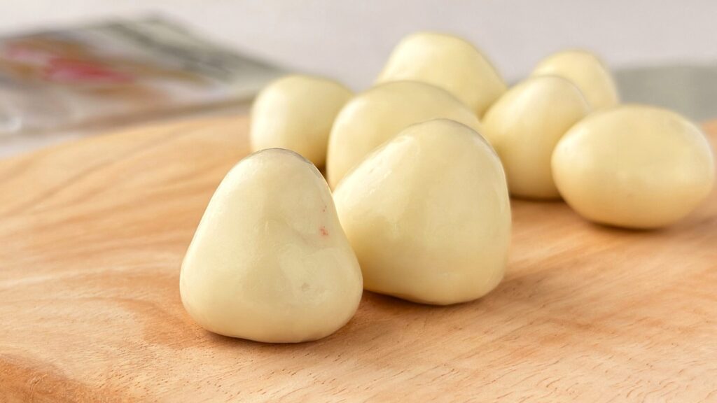 無印良品_「不揃い ホワイトチョコがけいちご」の皿のせ