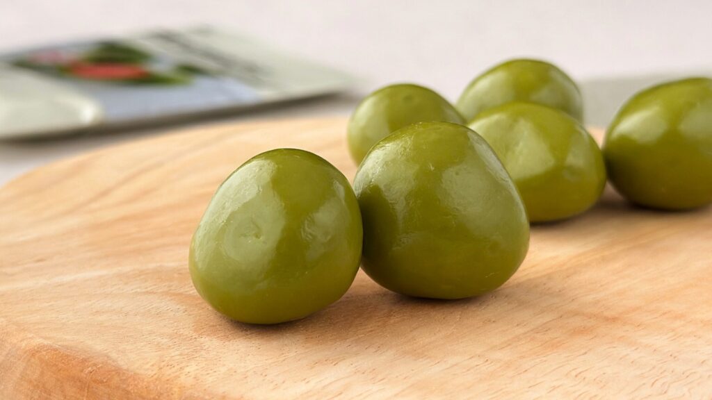 無印良品_「不揃い 宇治抹茶チョコがけいちご」の皿のせ