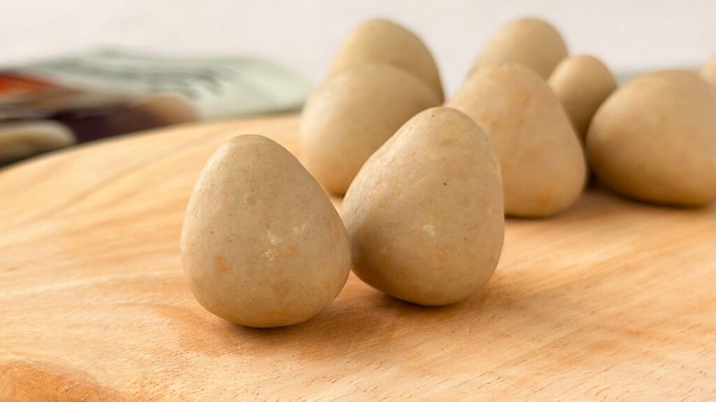 無印良品_「不揃い アールグレイチョコがけいちご」の皿のせ