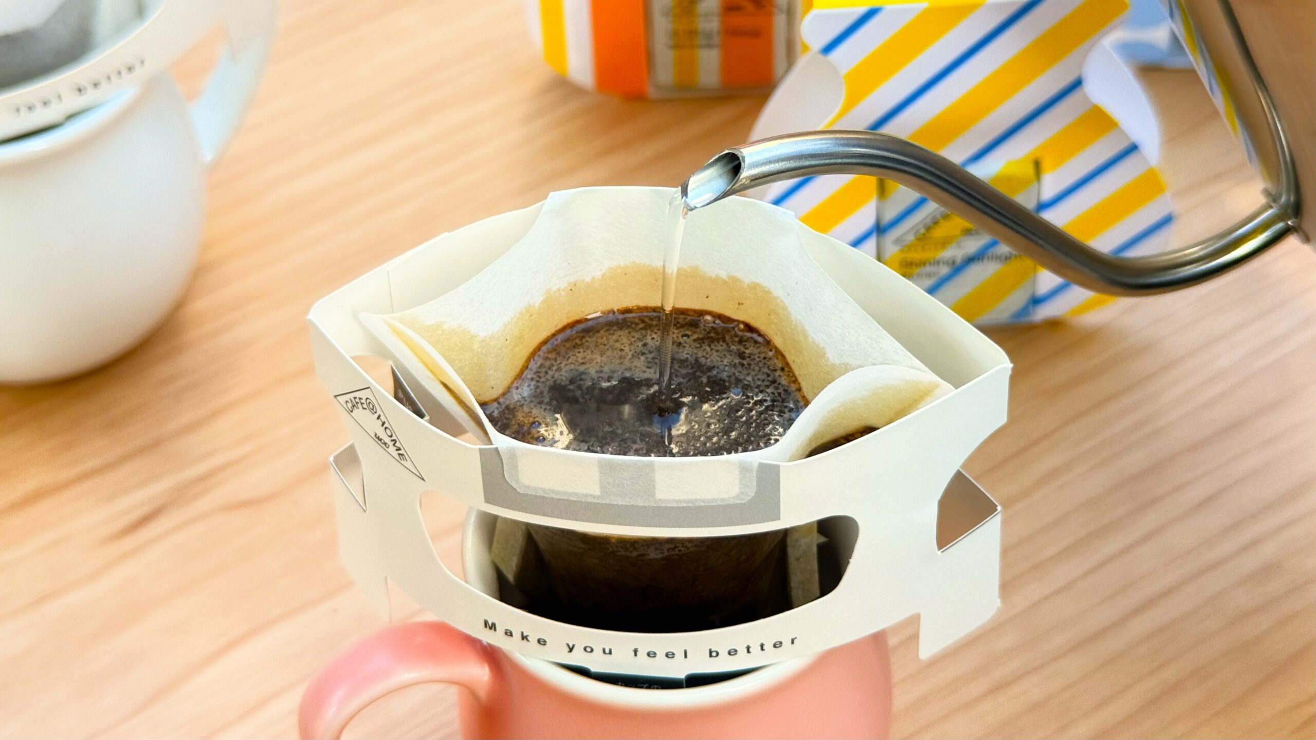 COFFEE STYLE UCC_ドリップしている様子