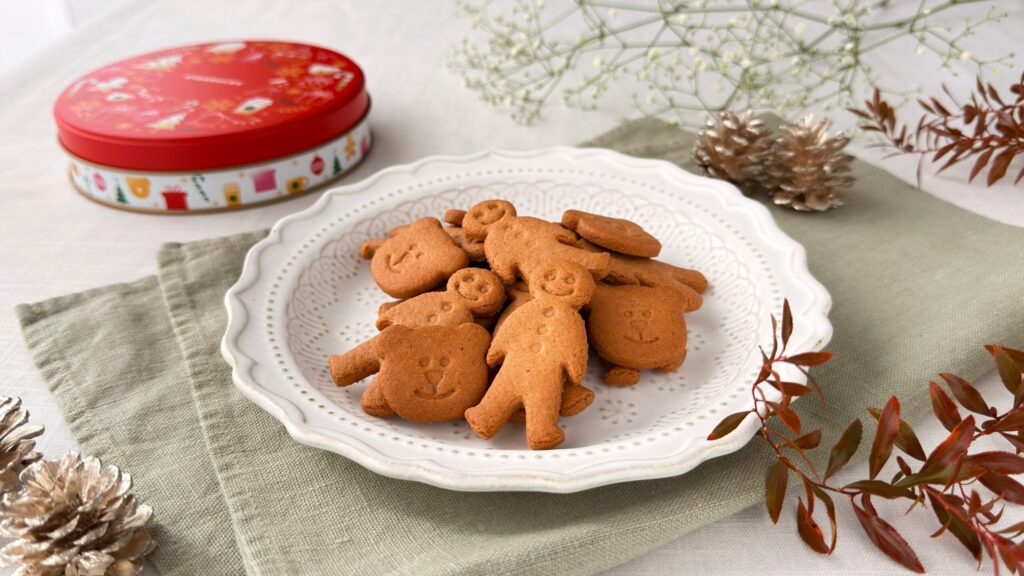 スターバックス_「ジンジャーブレッドクッキー」の皿盛り