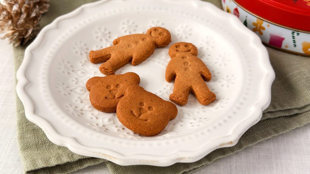 スターバックス_2種類のジンジャーマン・ベアリスタの形のクッキーが入った「ジンジャーブレッドクッキー」