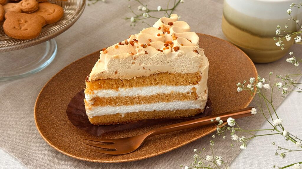 スターバックス_期間限定メニュー「ホワイトモカケーキ」の皿のせ