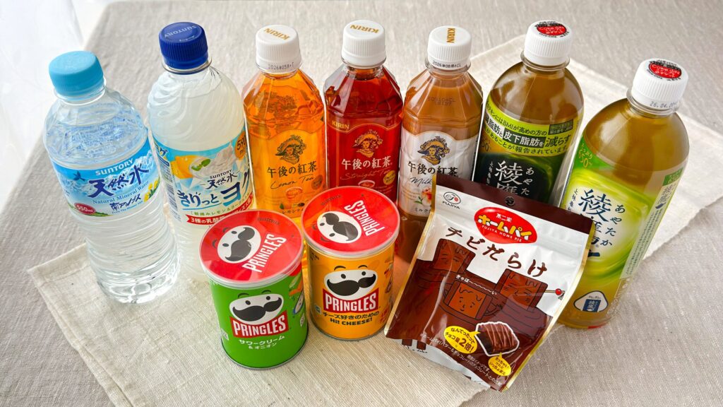 ファミリーマート_1個買うと、1個もらえるキャンペーンの第一弾対象商品が並んでいる様子