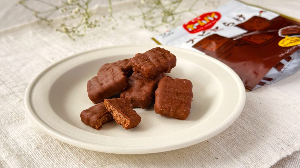 ファミリーマート_不二家「ホームパイチビだらけパウチ」の皿盛りとパッケージ