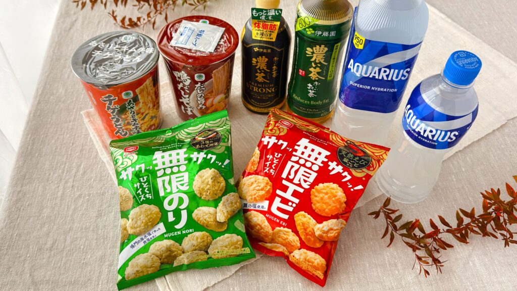 ファミリーマート_1個買うと、1個もらえるキャンペーンの第二弾対象商品が並んでいる様子