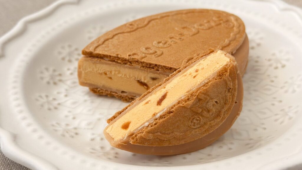 ハーゲンダッツ_クリスピーサンド「タルトタタン～カラメリゼ林檎のタルト～」の断面