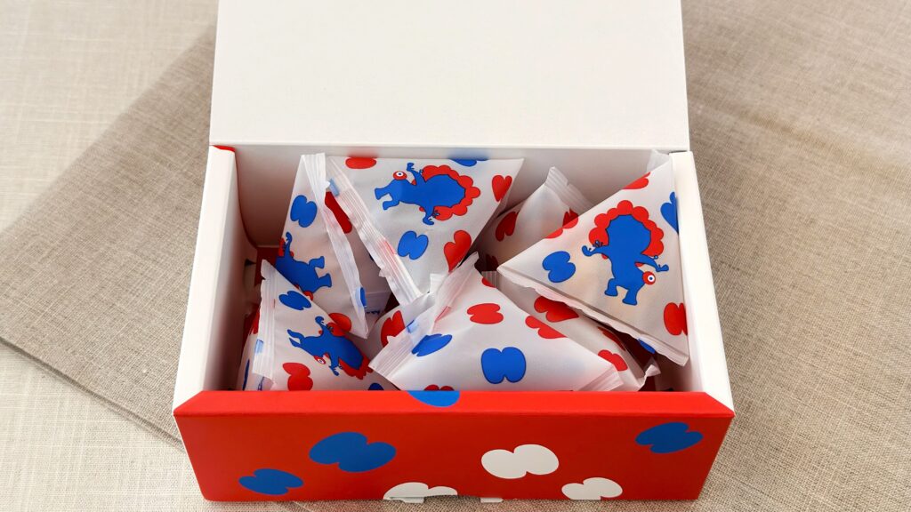 シーキューブ_「冬のミャクミャク サクッチ・ホロッチ 3種8個入」のパッケージあけ