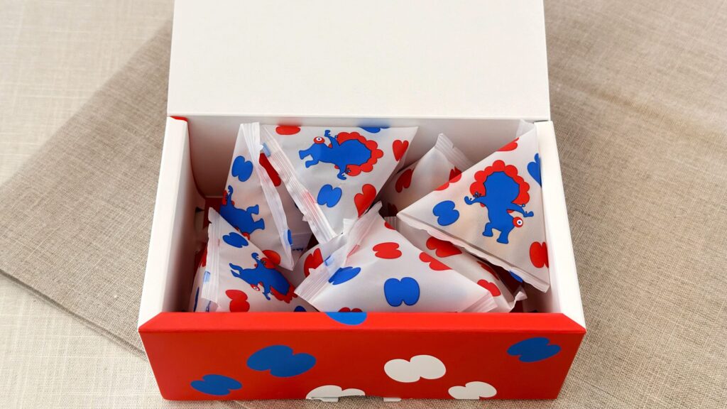 シーキューブ_「冬のミャクミャク サクッチ・ホロッチ 3種8個入」のパッケージあけ