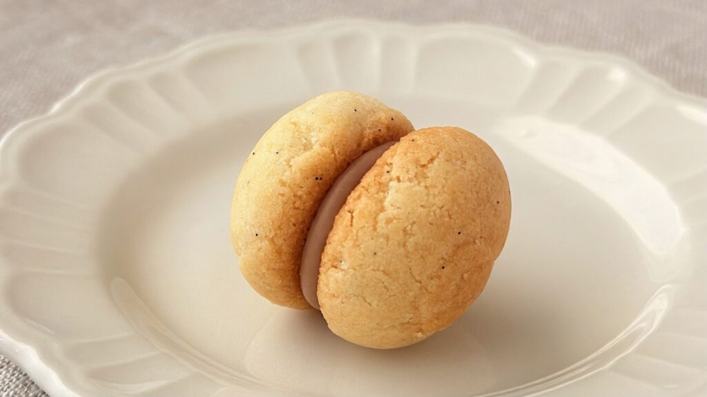 シーキューブ_「冬のミャクミャク サクッチ・ホロッチ」のミルクの皿のせ