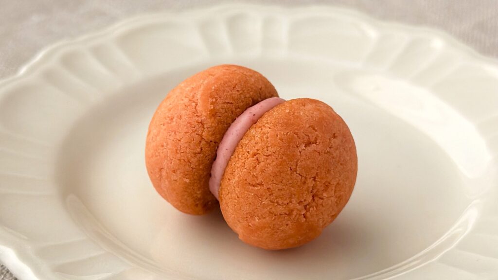 シーキューブ_「冬のミャクミャク サクッチ・ホロッチ」のいちごの皿のせ