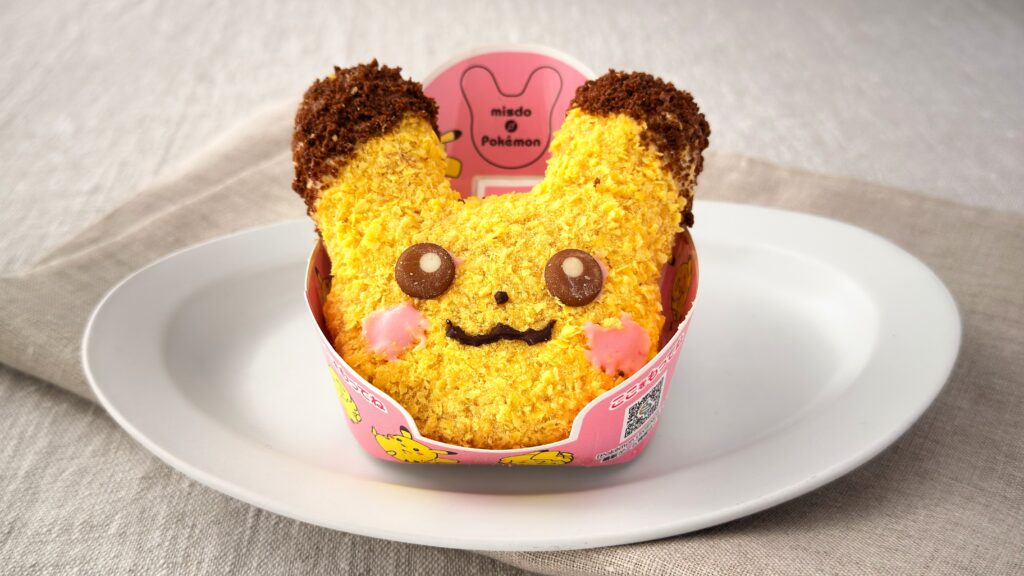 ミスタードーナツ_白皿にのったポケモンドーナツ「もふもふ ピカチュウ ドーナツ」