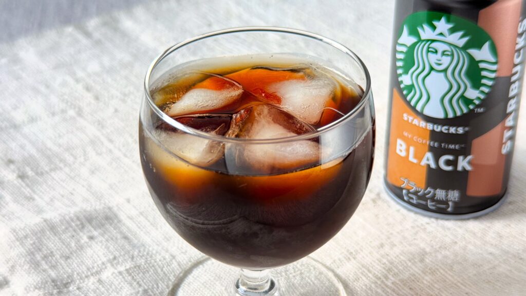 スターバックス_グラスに注いだ「スターバックス® マイ コーヒー タイム™ブラック」