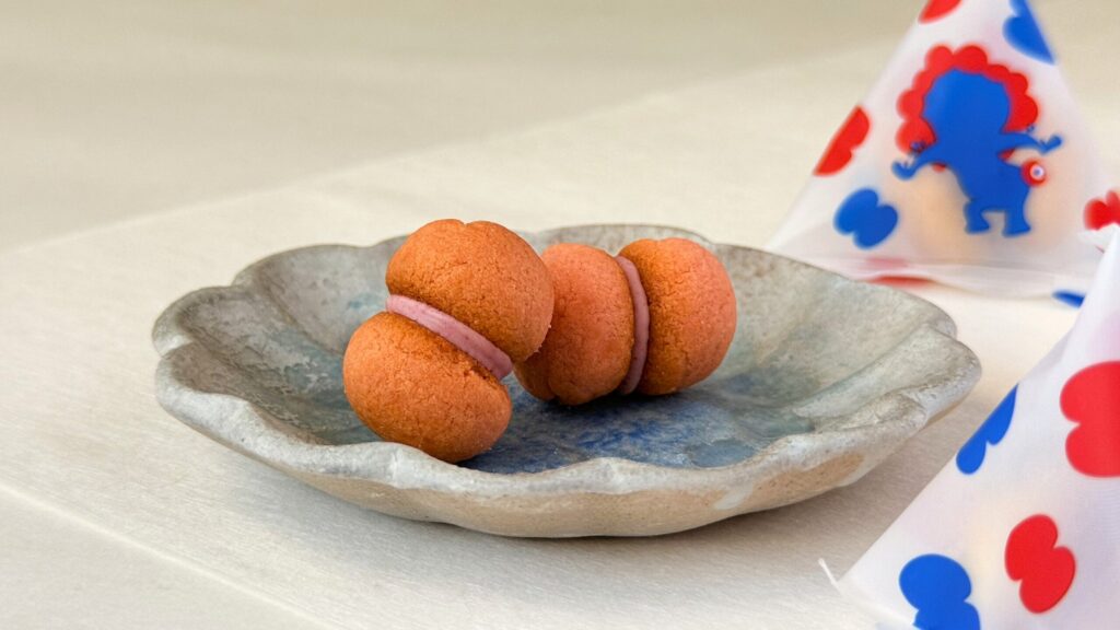 シーキューブ_「東京出張 ミャクミャク サクッチホロッチ いちご」の皿のせ