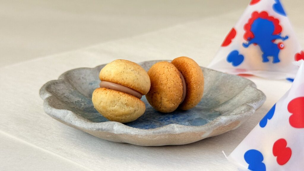 シーキューブ_「東京出張 ミャクミャク サクッチホロッチ ミルク」の皿のせ