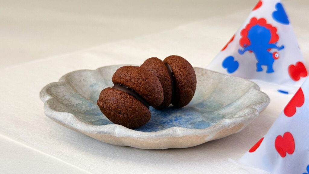 シーキューブ_「東京出張 ミャクミャク サクッチホロッチ チョコ」の皿のせ