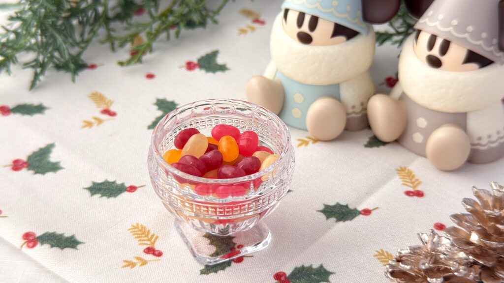 東京ディズニーリゾート_ディズニー・クリスマス2025「グミキャンディー、ミニスナックケース付き」のグミの皿盛り