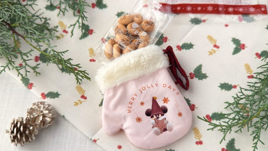 東京ディズニーリゾート_ディズニー・クリスマス2025「クリームフィルド・ビスケット」のミトンと個包装