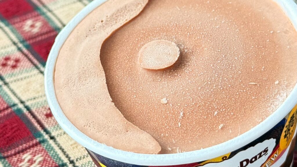 ハーゲンダッツ_「ガナッシュショコラ」の表面