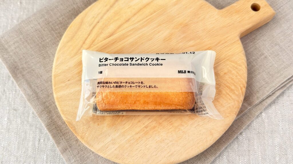 無印良品_「ビターチョコサンドクッキー」のパッケージ