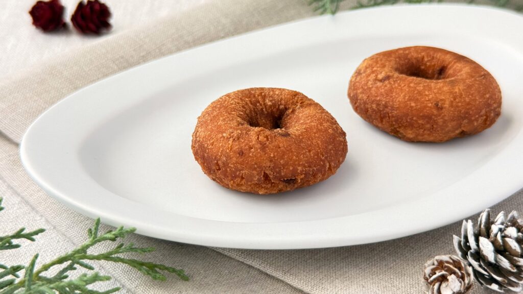 無印良品_「クリスマスドーナツ レーズン&アップル」の皿のせ