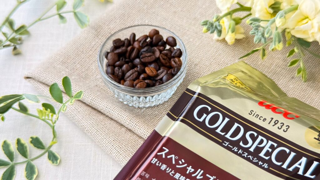 UCC_「ゴールドスペシャル」のパッケージとコーヒー豆