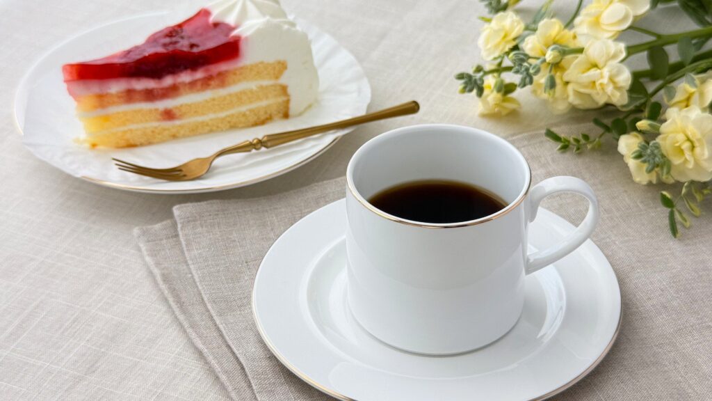 UCC_粗挽きで淹れたコーヒーと「イチゴのケーキ」