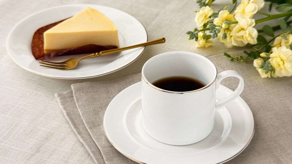 UCC_通常の挽き方で淹れたコーヒーと「湯蒸しチーズケーキ」
