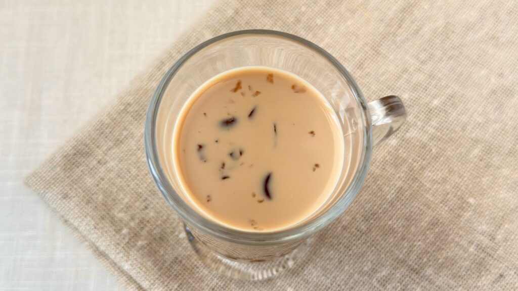 スターバックス® チルドカップ_「ホワイトチョコレート with カラメルコーヒージェリー」の中身