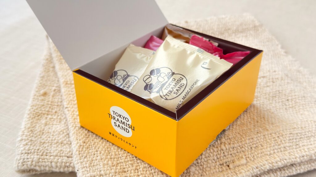 シーキューブ_「東京ティラミス」のパッケージ開け