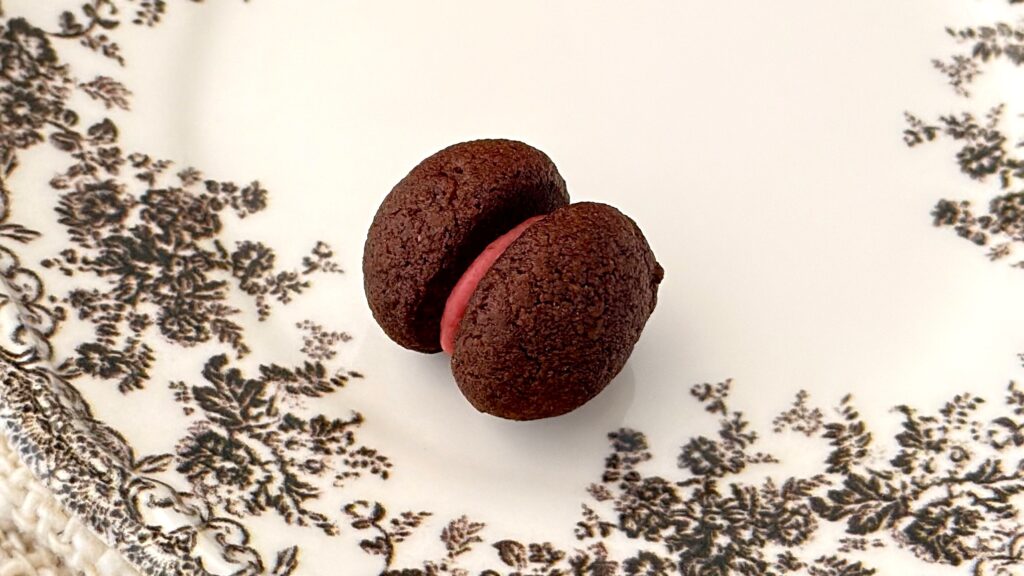 シーキューブ_「東京ティラミス」のチョコレート&ストロベリーの皿のせ