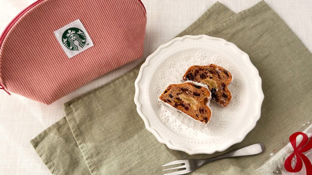 スターバックス_カットした「シュトーレン」とオリジナルポーチ