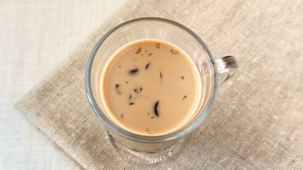 スターバックス® チルドカップ_「ホワイトチョコレート with カラメルコーヒージェリー」の中身