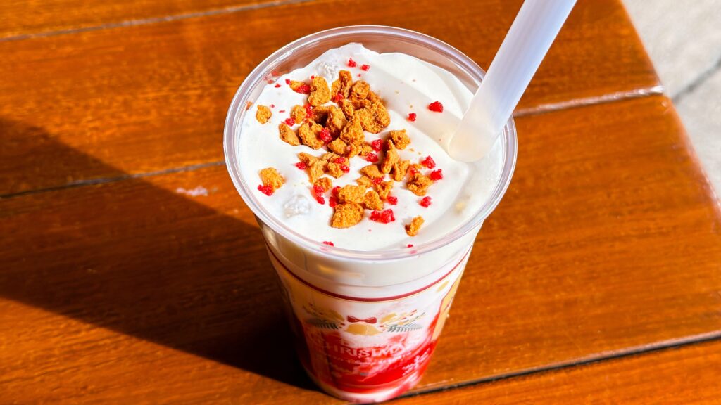 ディズニーリゾート_期間限定ドリンク「スペシャルドリンク（苺ミルク）」の表面