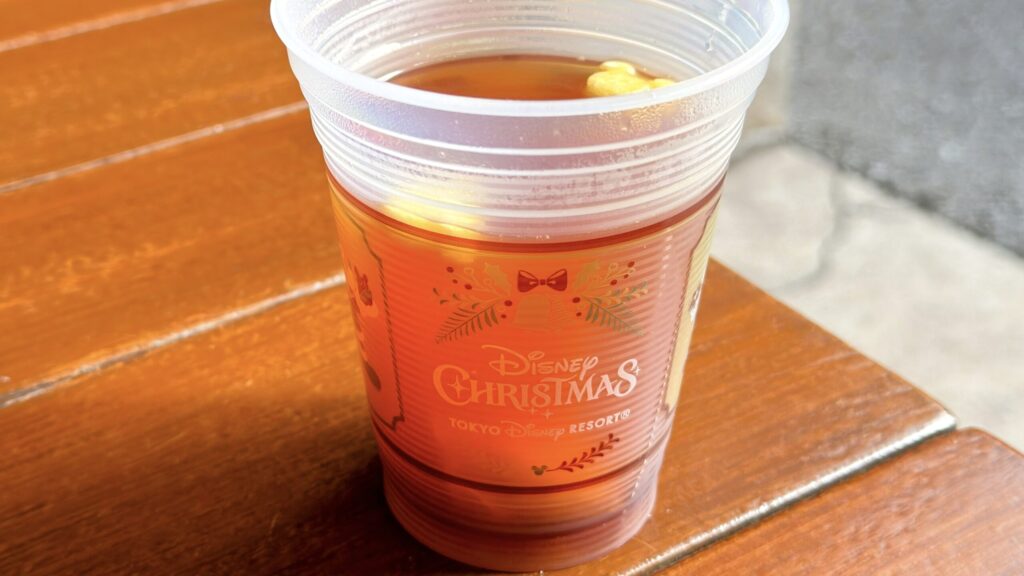 ディズニーリゾート_期間限定ドリンク「ホットアップルジンジャードリンク」の中の様子
