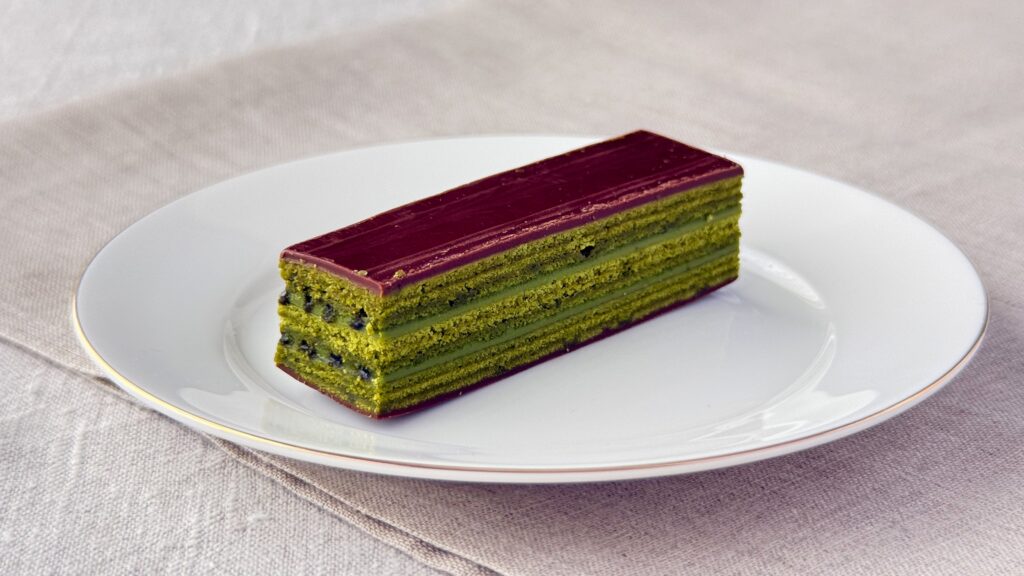 無印良品_「世界のお菓子 抹茶のオペラケーキ」の皿のせ