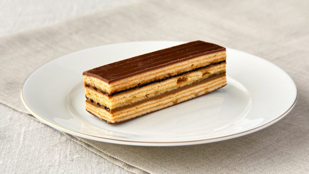 無印良品_「世界のお菓子 オペラケーキ」の皿のせ