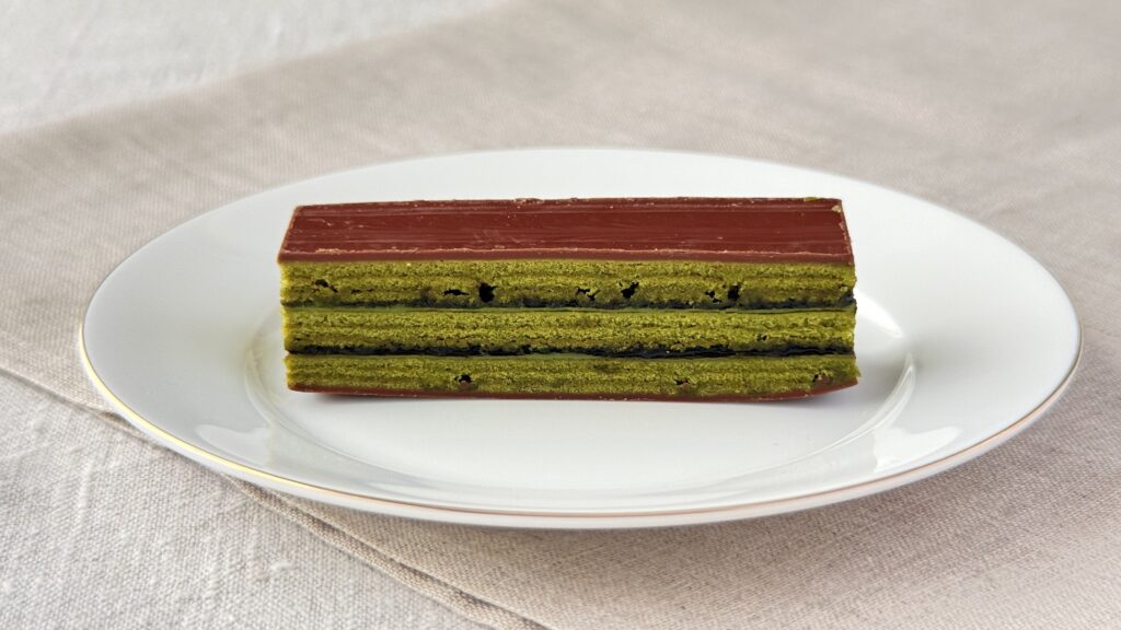 無印良品_「世界のお菓子 抹茶のオペラケーキ」の断面