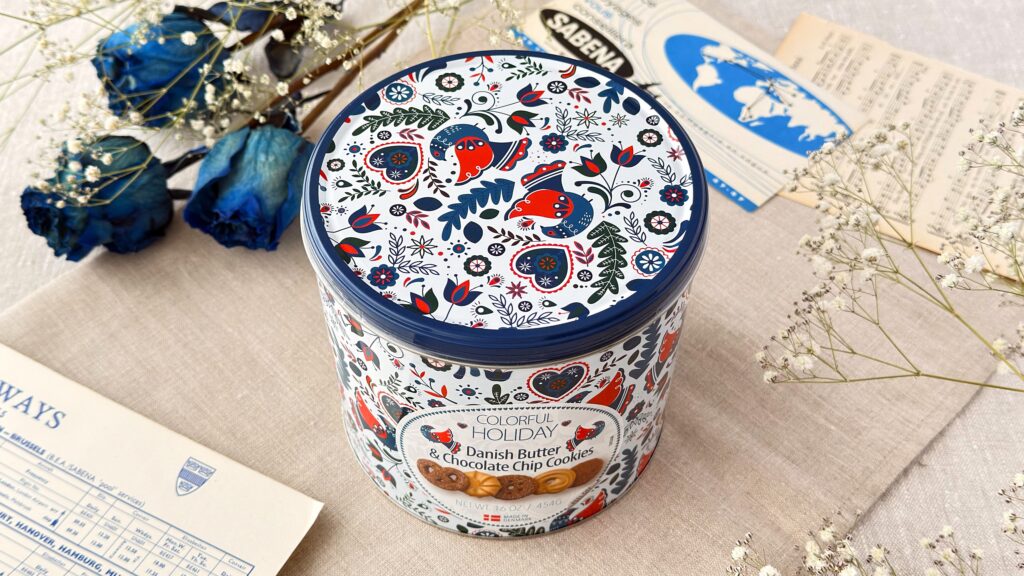 ヤコブセン_カルディクリスマス限定「ヤコブセン クッキーアソート（ホリデーティン）454g」のパッケージ