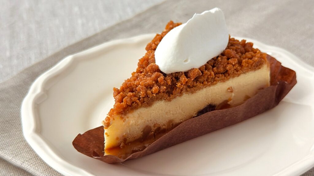 スターバックス_「ナッツ&キャラメルチーズケーキ」の皿のせ