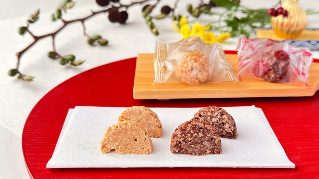 東京ディズニーリゾート_2種類の「チョコレートクランチ ミッキーマウスと仲間たち」の断面