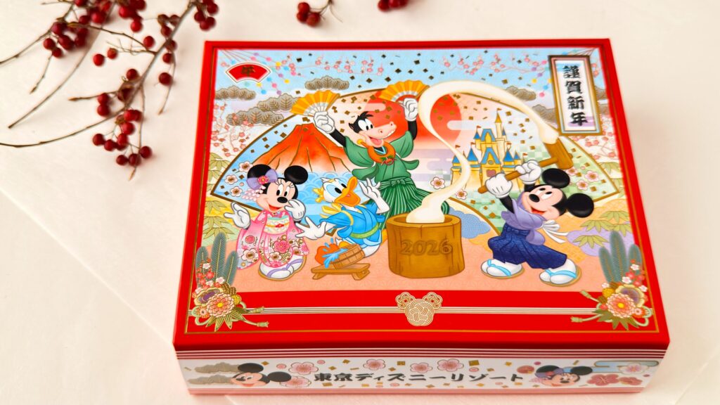 東京ディズニーリゾート_2種類の「バウムクーヘン 紙箱ミッキーマウスと仲間たち」のパッケージ