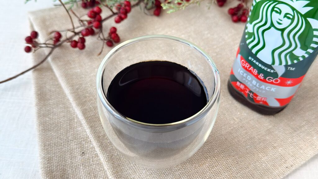 スターバックス_グラスにはいったセブン-イレブン限定「スターバックス® GRAB&GOアイスド ブラック」