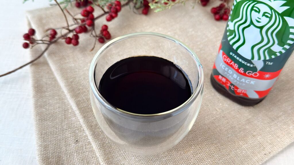 スターバックス_グラスにはいったセブン-イレブン限定「スターバックス® GRAB&GOアイスド ブラック」